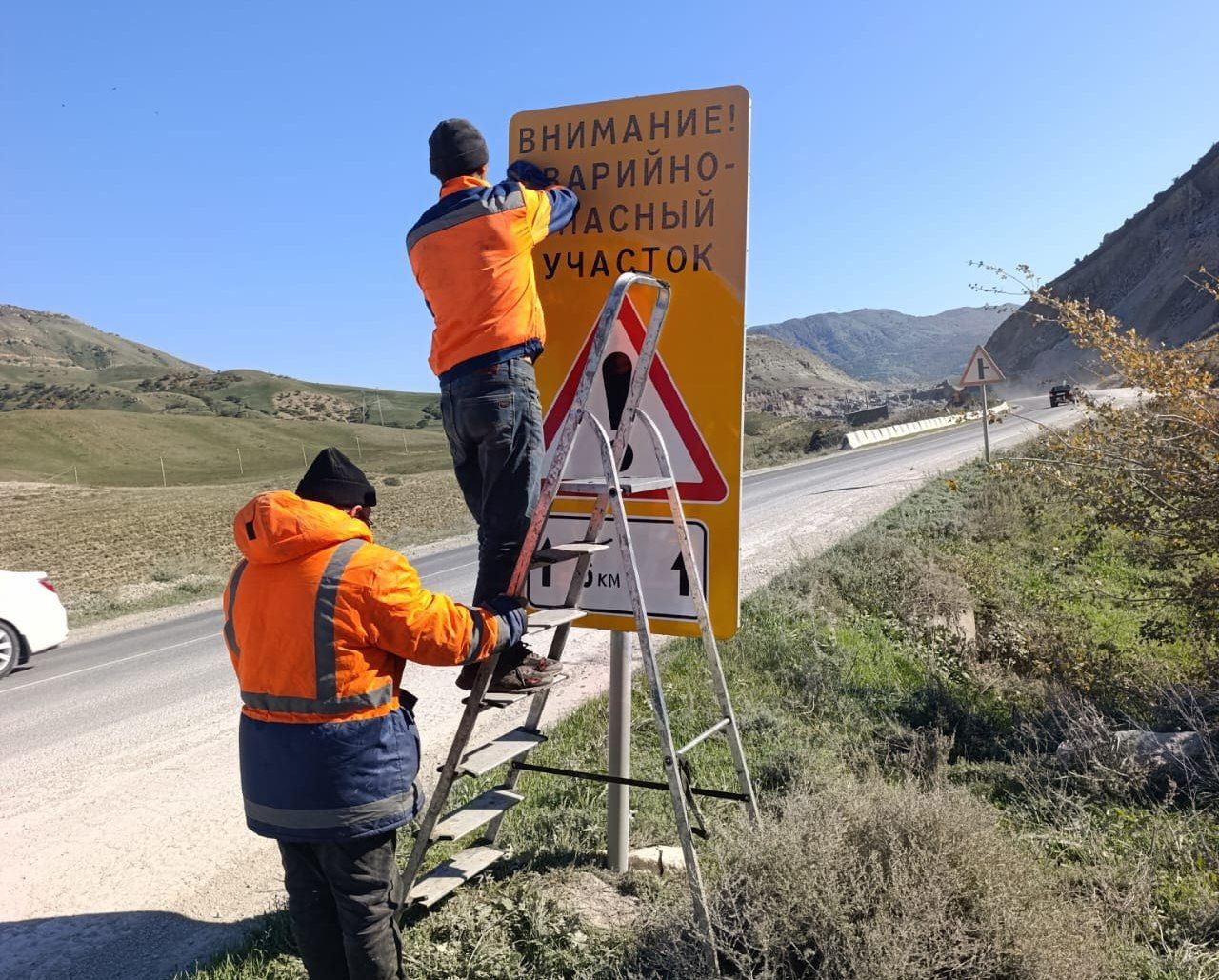 Дорожники Дагестана продолжают работы по благоустройству дорог